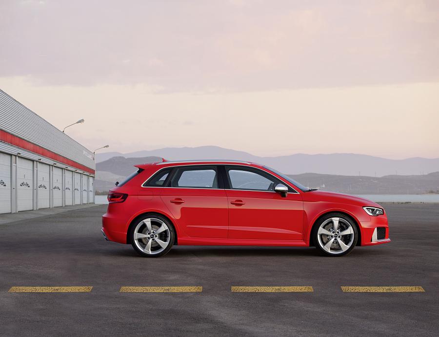 Audi RS3 Sportback 2015 года  (WW) (фото 7 из 38)